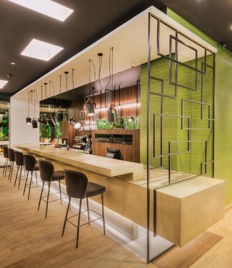Ivis 4 Boutique Hotel アテネ エクステリア 写真